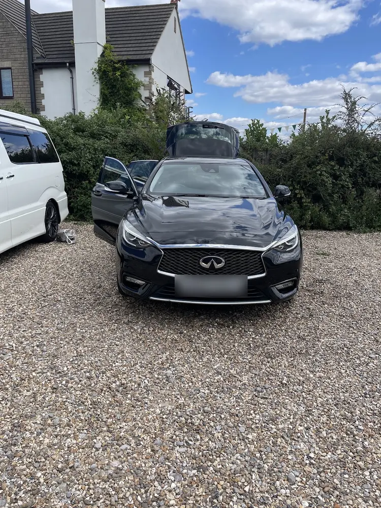Infiniti Q30, photographed by Russell J.