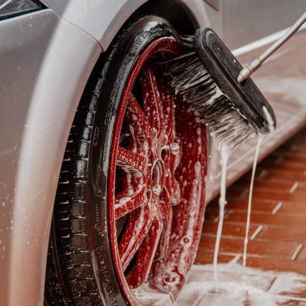 Taking Care of Your Car After A Long Road trip: cleaning the wheels